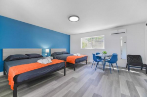 Spacious Oceanfront Studio with pool access - M27